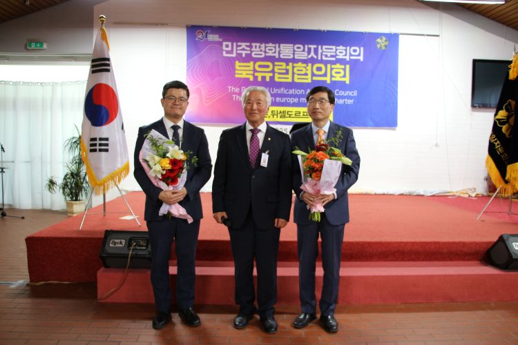 IMG_0162꽃다발 증정.JPG