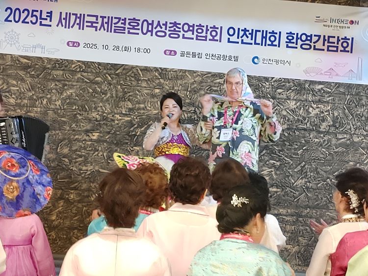 평양설경예술단과 외국 남편.jpg
